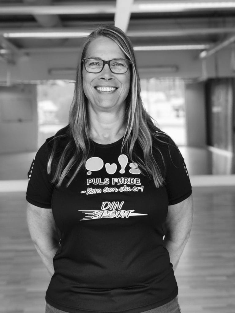 38917550_470873756712192_7356940719308668928_n-768x1024-1